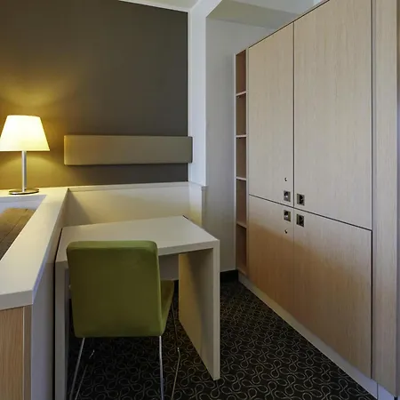 科隆瑟夫灵霍夫美居酒店 4* 科隆